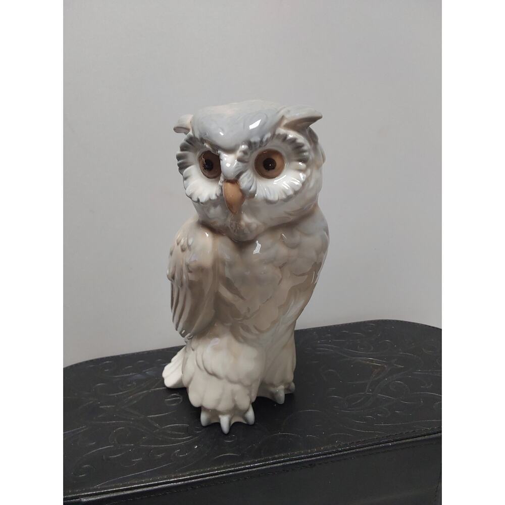 Nao 1979 Barn Owl Figure division of Lladro 7" high gloss finish Gray & White